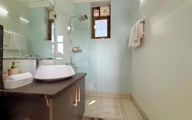 Luxury 4 Bedroom's Independent villa