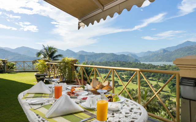 The Albatross, Kandy