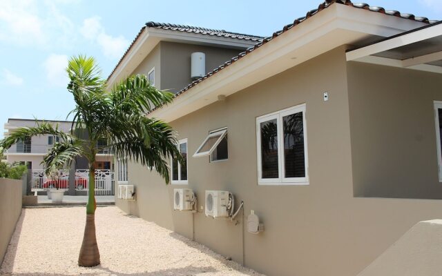 Modern Villa in Jan Thiel with Hot Tub