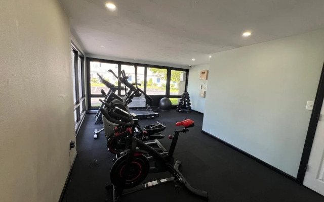 Harborside Suites