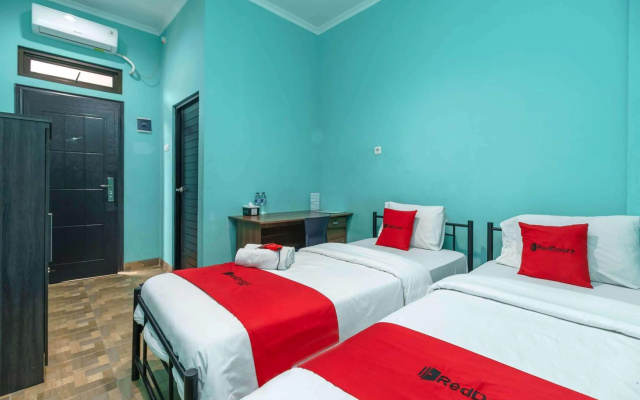 RedDoorz near RSUD Koja – Guest Rooms – Jakarta
