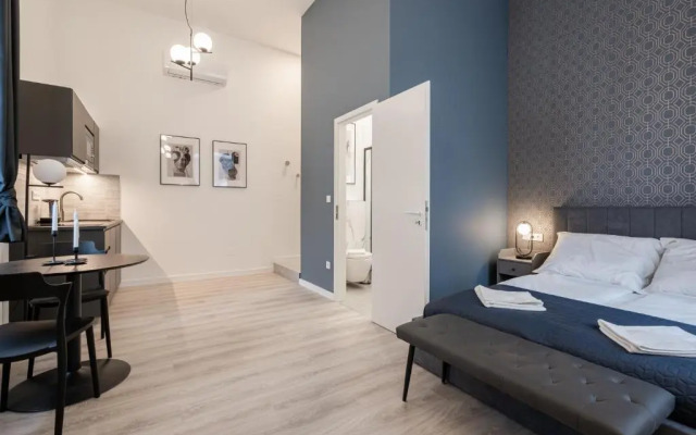 R38 - Artists luxury home