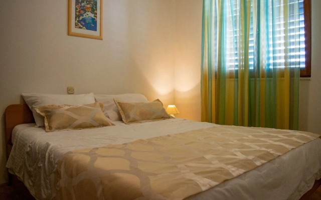Daira - Great Location - A1