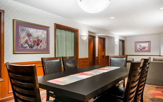 Baymont Inn Suites Indianapolis Airport