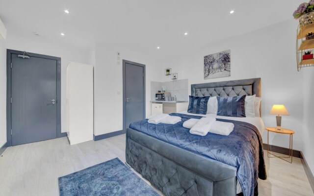 Lovely 1-bed Studio in Feltham