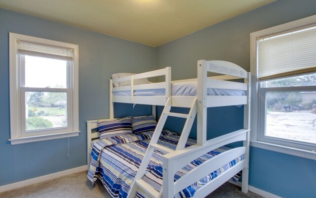 Lakefront Algoma Home w/ Deck, Grill & Fireplace