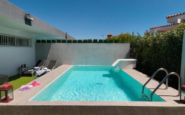 Beach House with private pool in San Agustín ET2