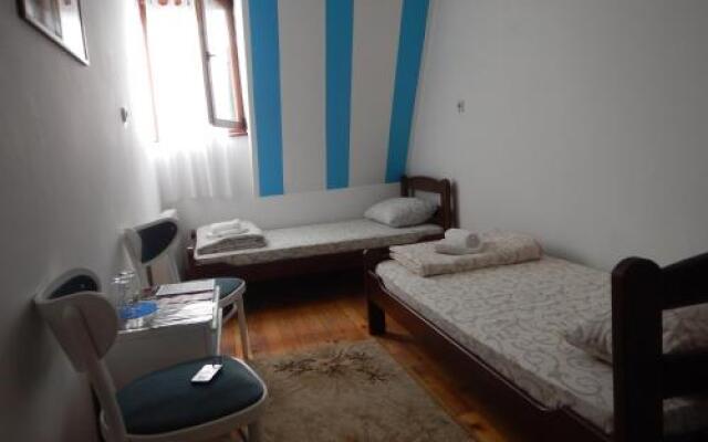 Hostel Dve lipe