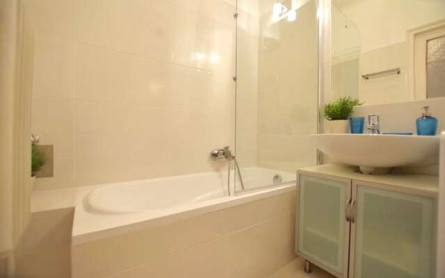 Standard Apartment by Hi5 - Fejer Gyorgy Street