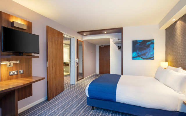 Holiday Inn Express London Heathrow T5 by IHG