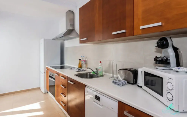 Inviting 4-bed Villa in Playa Blanca