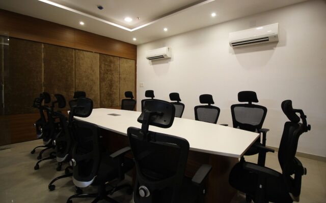 OYO 6135 The Motif