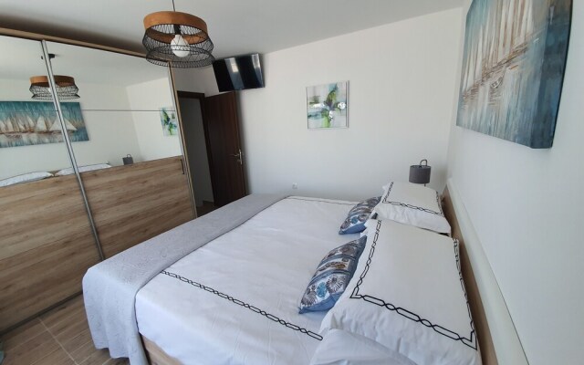 2-bed Apartment 5 Mins From Beach! Zadar, Croatia