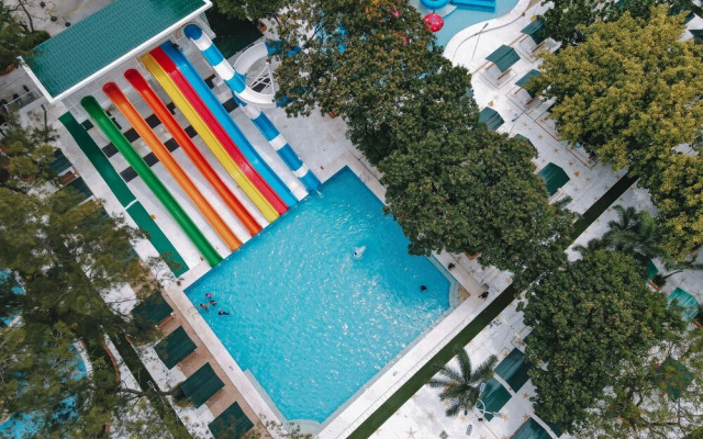 Villa Excellance Beach & Wavepool Resort