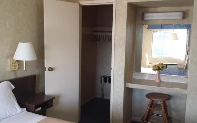 Travelers Beach Inn