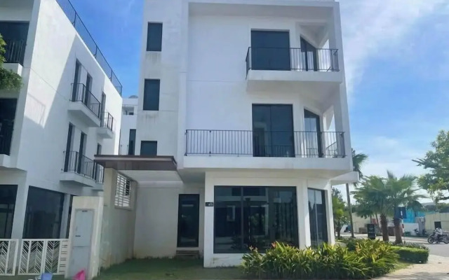 Opal Tower Riverside Retreat