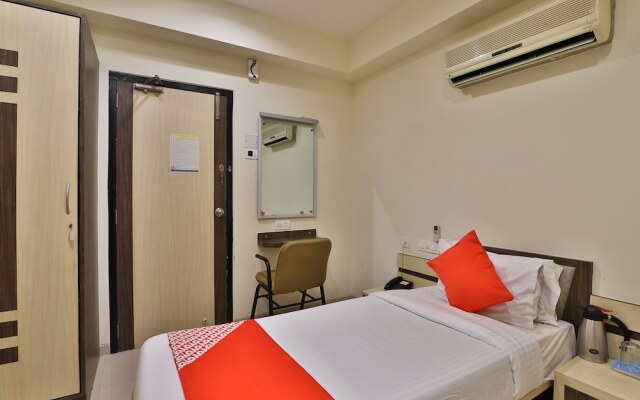 OYO 35378 Galaxy Residency