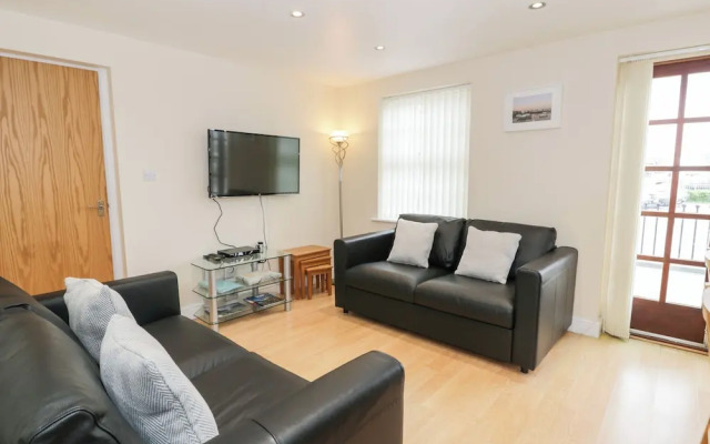 Whistle Stop Apartment