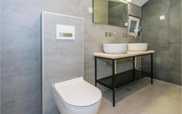 Four-Bedroom Holiday Home in Milna