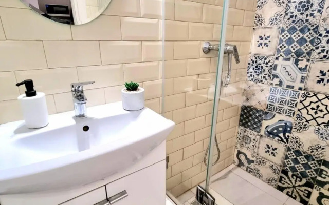 Studio Central Exer I