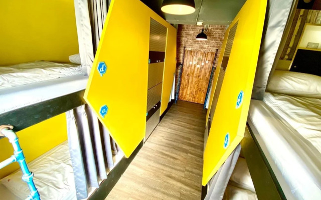 Hive Backpackers
