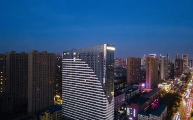 Shenyang Tiexi Square Baogong Street Light Residence Hotel