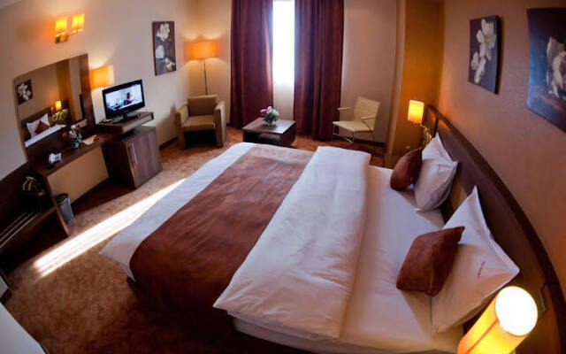 Platinum Rooms District 3 & 4