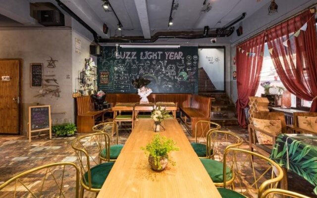 Dalian Buzz Light Year Youth Hostel