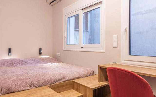 Cozy Apartment - 8' To Panormou Metro Station