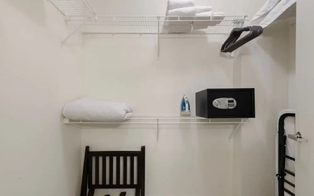 West Loop Luxe 2BR Balcony Skyline Views