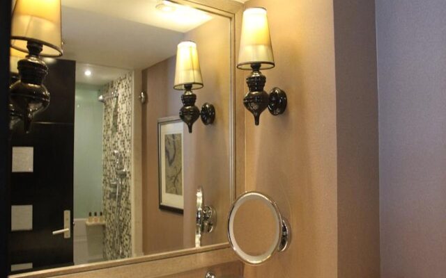 Hotel Royal Suites and Towers