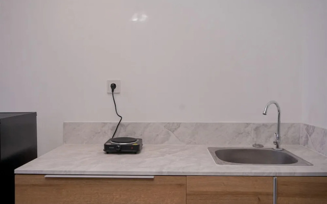Modern Style and Homey Studio Apartment Collins Boulevard