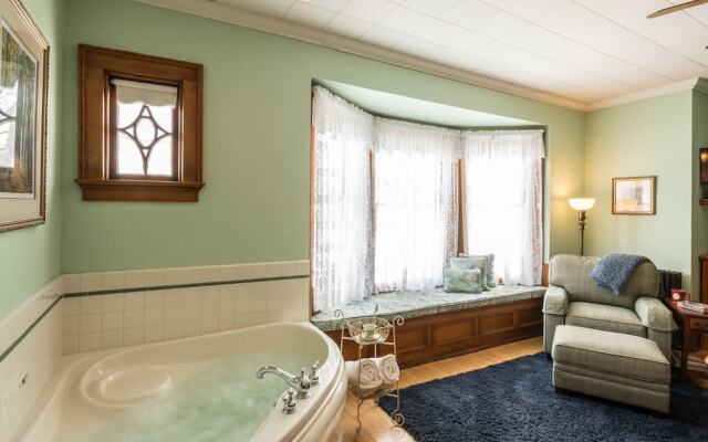 Honeybee Inn Bed & Breakfast