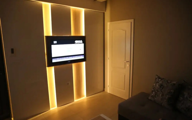 Gold Crown Apartments