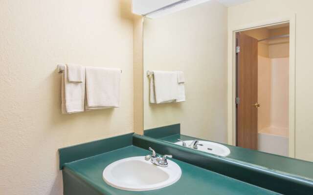 Super 8 by Wyndham Centerville-Richmond