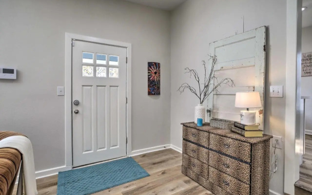 Pet-friendly Cottage, 3 Blocks to Main St!