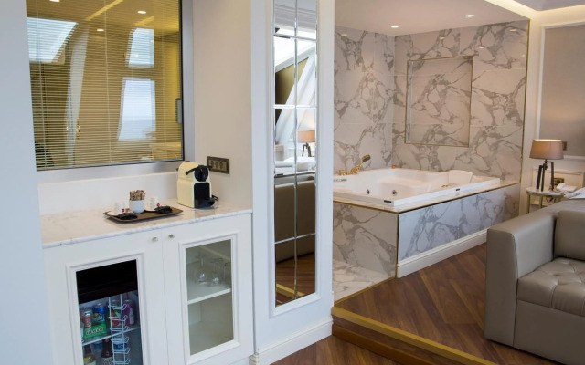 Hotel Mina – Special Class