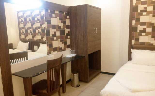 Hotel Pushpak Park