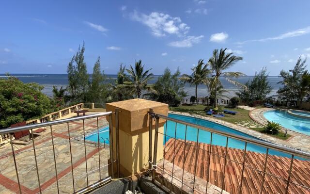 Lux Suites Eden Seafront Apartments