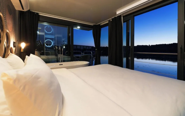 L'Escale Royale Port Ilon Seine Giverny