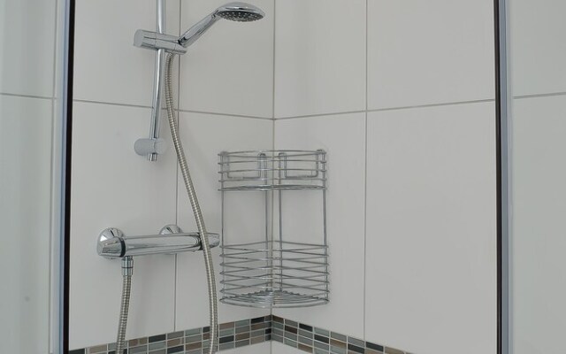 Select Serviced Accommodation - Canal Walk