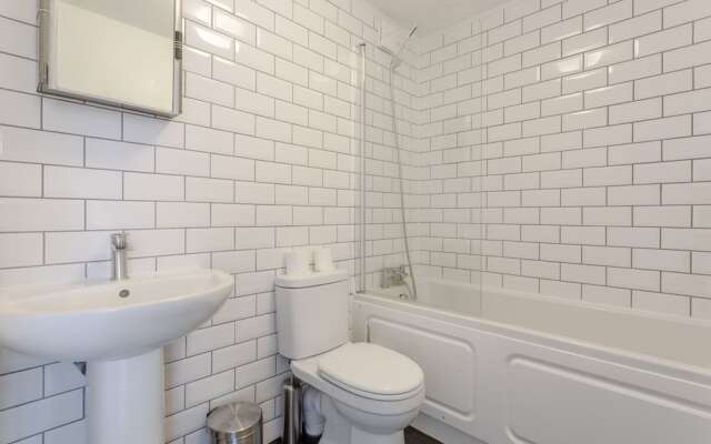 Modern 3 Bedroom In South West London