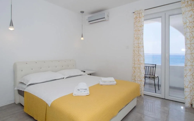 Villa Tamaris on the beach