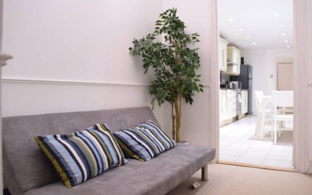 Kensington 1 Bedroom Flat With Terrace