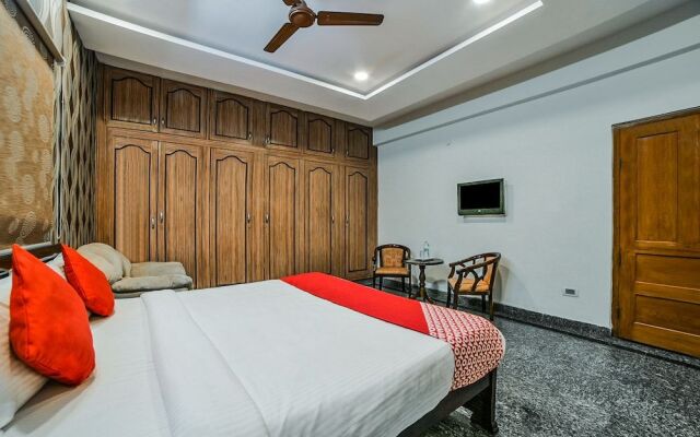 OYO 13498 Infinity Service Apartments