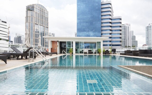 Clover Haus Sukhumvit 33 By Favstay