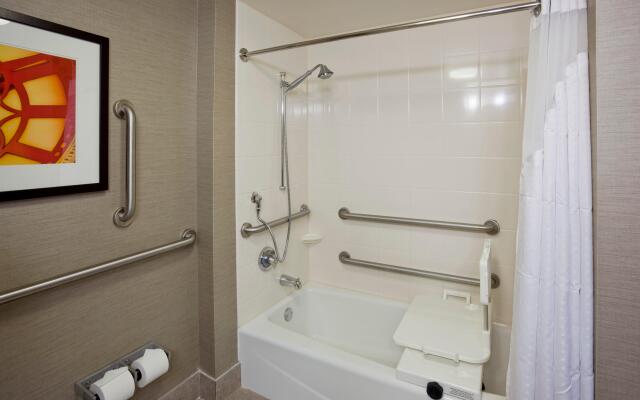 Holiday Inn Express & Suites Bloomington - MPLS Arpt Area W, an IHG Hotel