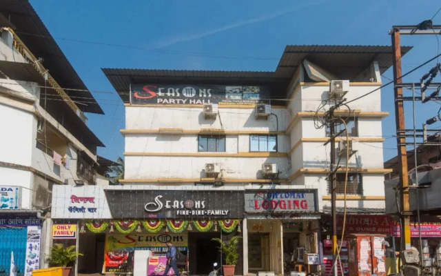 OYO 23285 The Diplomat Lodging