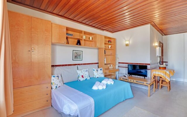 Monte Gordo Beachview 1 by Homing