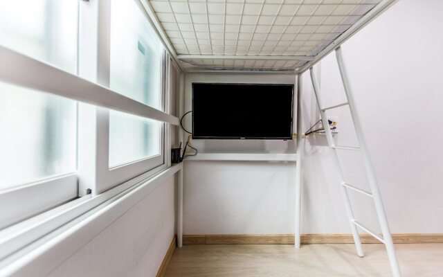 Single Story Capsule Hotel